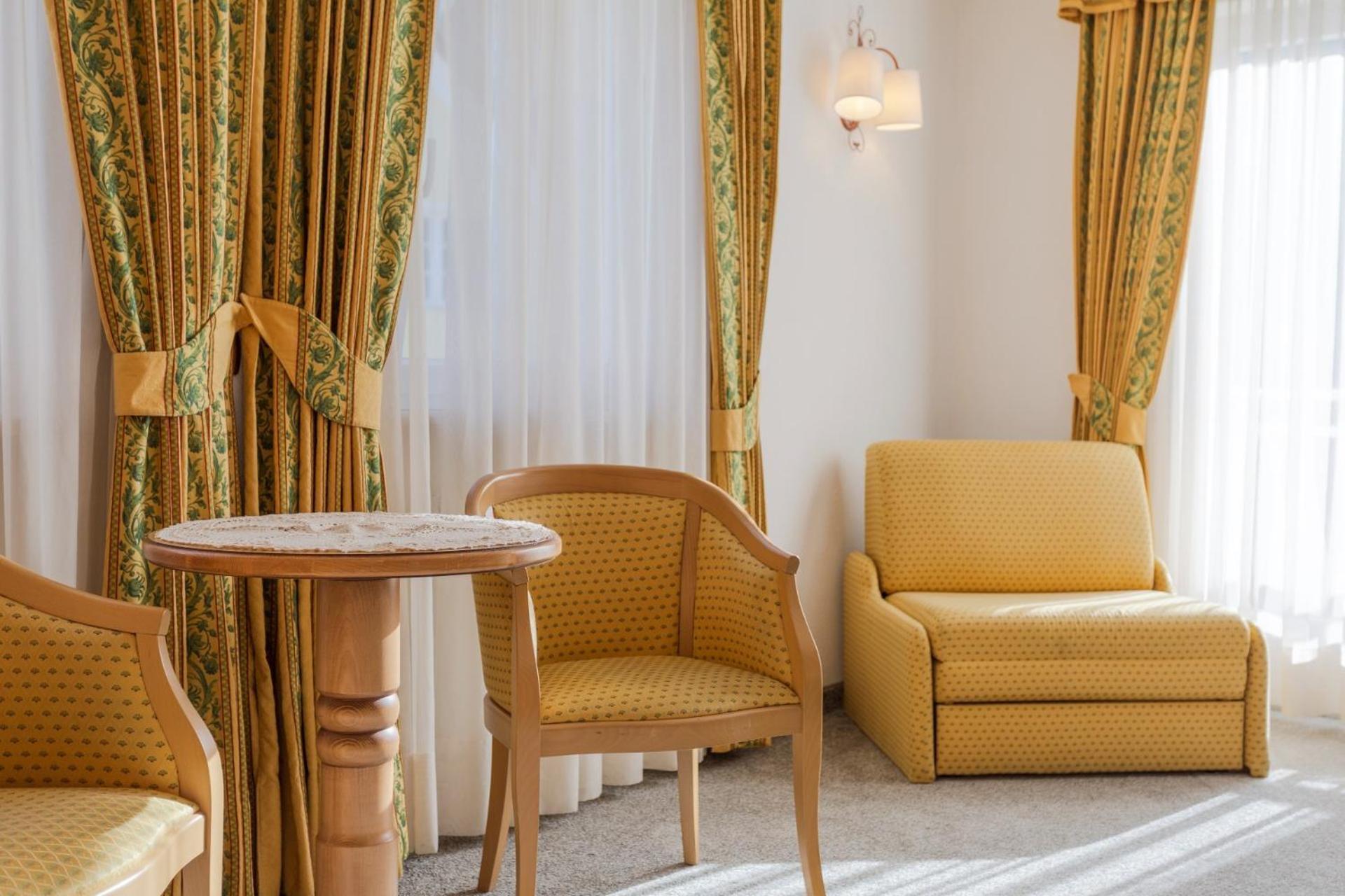 Hotel Maria Ортизей Екстериор снимка
