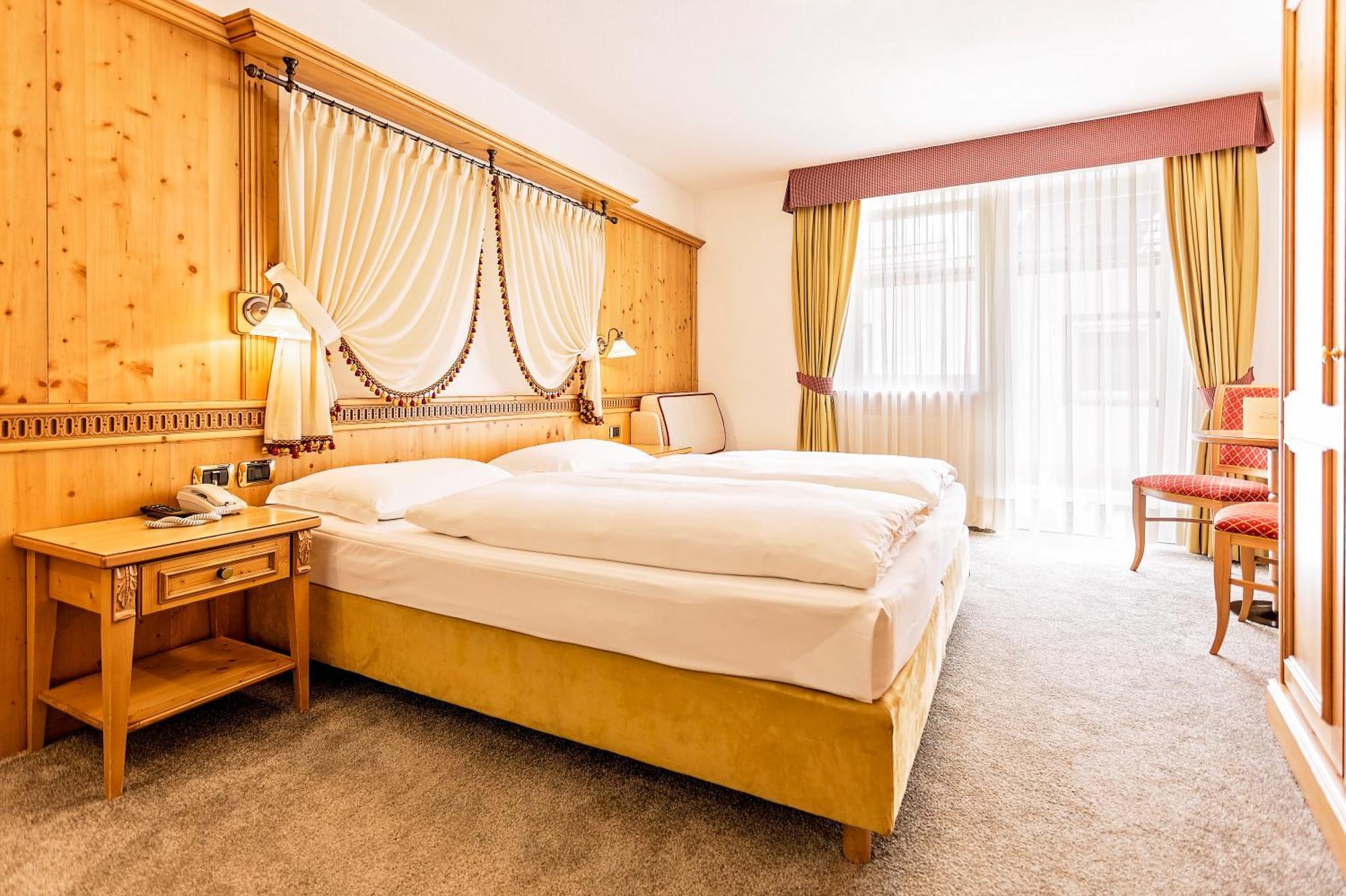 Hotel Maria Ортизей Екстериор снимка